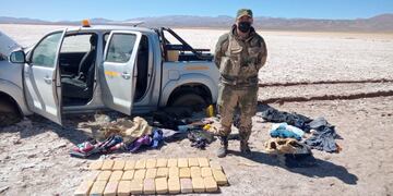Más de 36 kilos de cocaína llevaban los narcotraficantes que intentaron escapar de un control de la Gendarmería en cercanías de Quera, en la Puna jujeña.