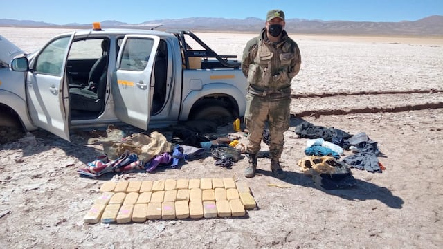 Más de 36 kilos de cocaína llevaban los narcotraficantes que intentaron escapar de un control de la Gendarmería en cercanías de Quera, en la Puna jujeña.