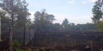 Un docente de Paraje Galarza salvó su escuela de los incendios.