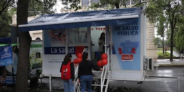 Profesionales provinciales e internacionales participaron de la jornada en plaza Urquiza para reforzar la respuesta sanitaria.