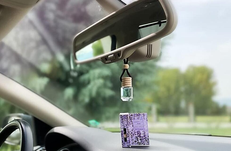 Ingenio cordobés sin límites: una joven puso un particular adorno en su auto y se hizo viral en redes