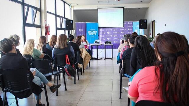 Trabajadoras del municipio participaron de charla sobre sensibilización y prevención del cáncer de mama