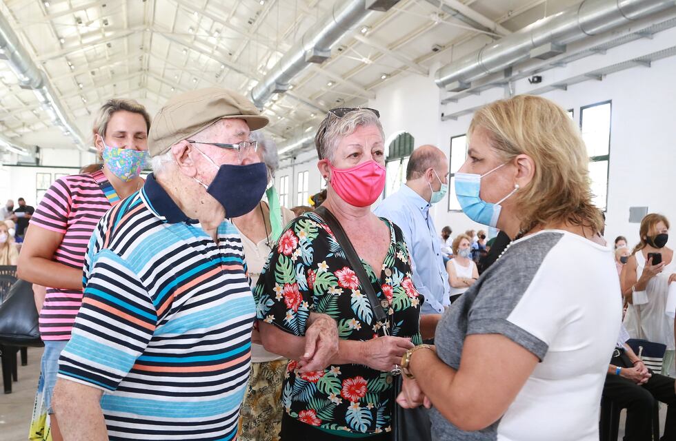 Irán a domicilio a vacunar mayores de 90 años contra coronavirus en Santa Fe