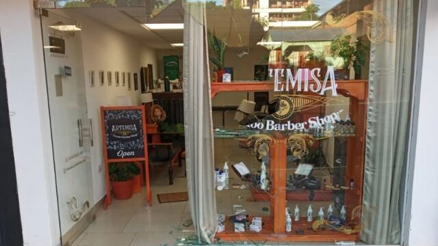 Rompieron la vidriera de un local en Puerto Rico y sustrajeron varios objetos.