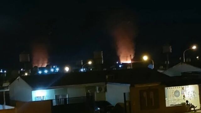 Voraz incendio desatado en Itaembé Guazú terminó con fuertes daños.