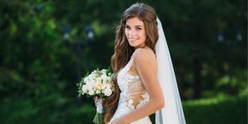 Fue a casarse en bicicleta.