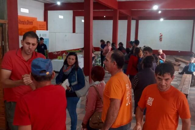 Entrega de insumos orgánicos, plantines y fertilizantes a productores de Nueve de Julio.