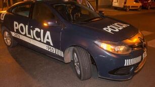 Un joven fue engañado por sujetos que simularon haber tenido un accidente para robarle el auto.