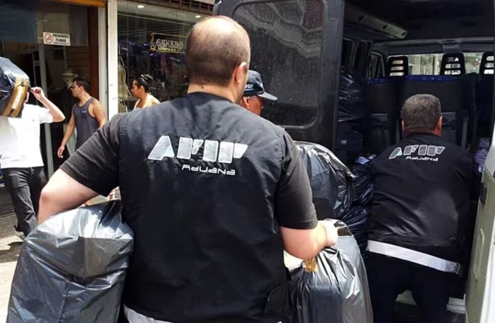 Maniobras cambiarias ilegales: más de 20 allanamientos en la City porteña terminaron con dos detenidos