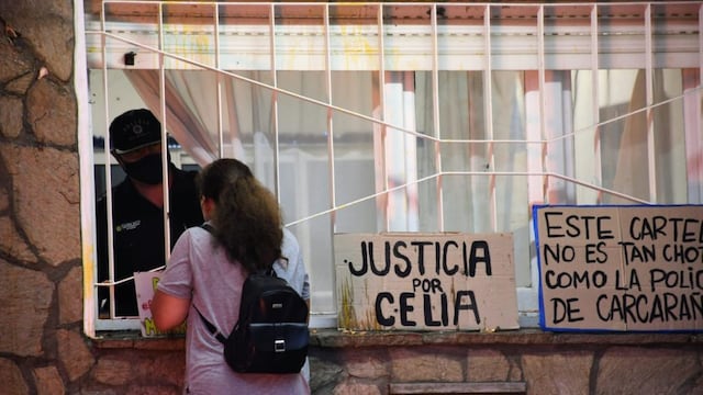 Frente a la comisaría del departamento San Lorenzo se registraron incidentes durante la movilización.