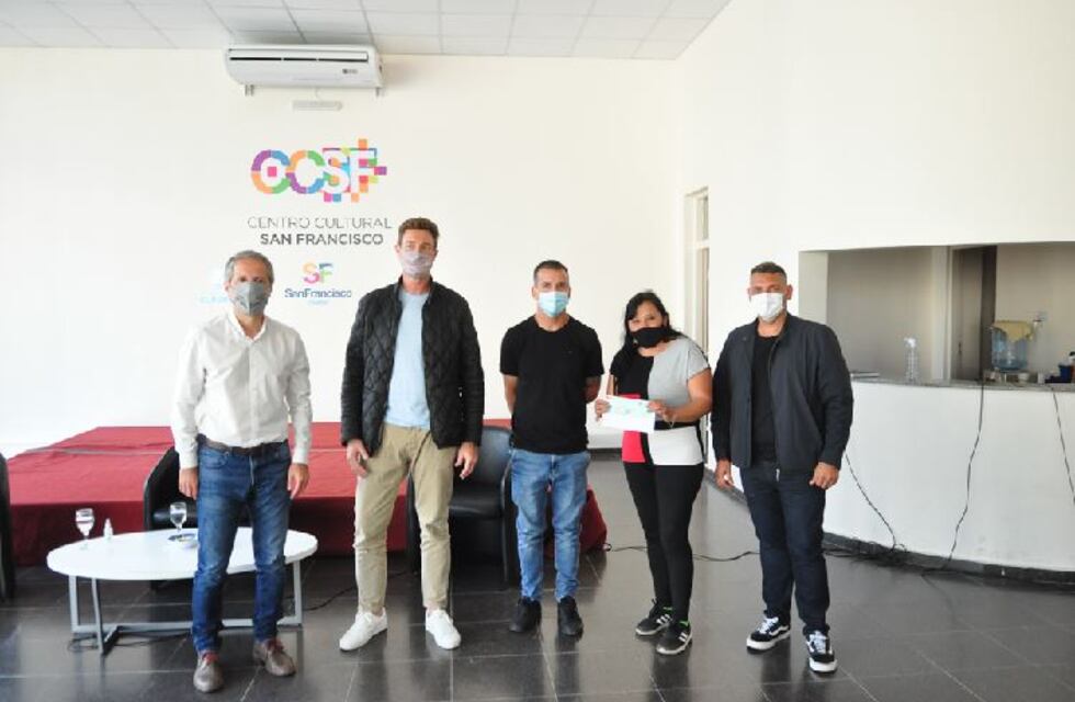 Entrega de ayuda económica a instituciones deportivas de la ciudad