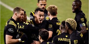 En su séptimo gol en la MLS, el Chino abrió el camino para el título.