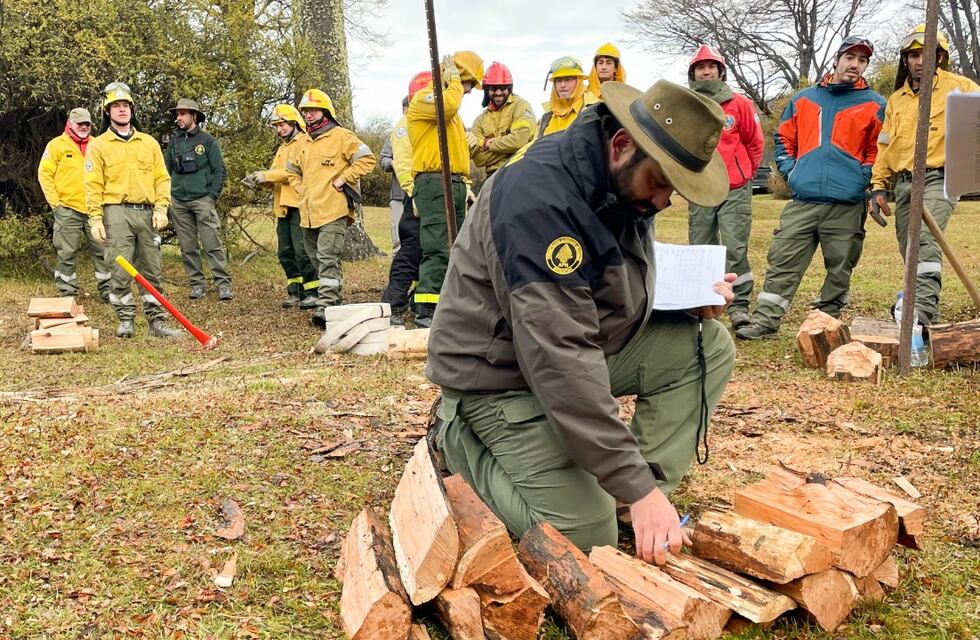 Ambiente y Parques Nacionales desarrollaron actividades demostrativas y de prácticas sobre incendios forestales
