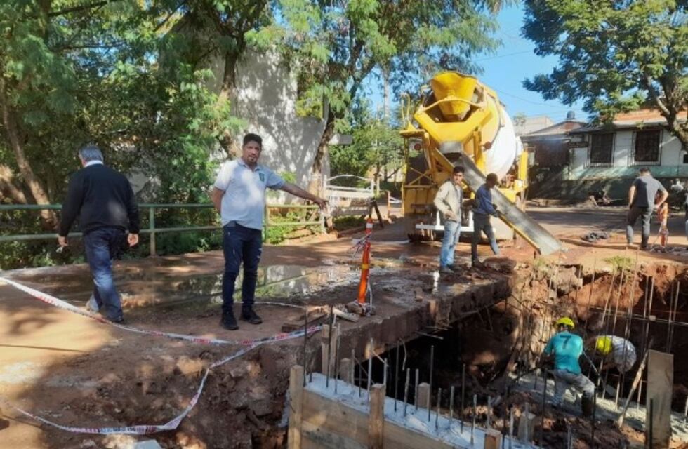 Continúan las obras viales en varias calles de Puerto Iguazú