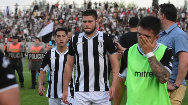 Gimnasia de Mendoza, un candidato, fue eliminado por un sorprendente Estudiantes de Caseros (Mariana Villa).