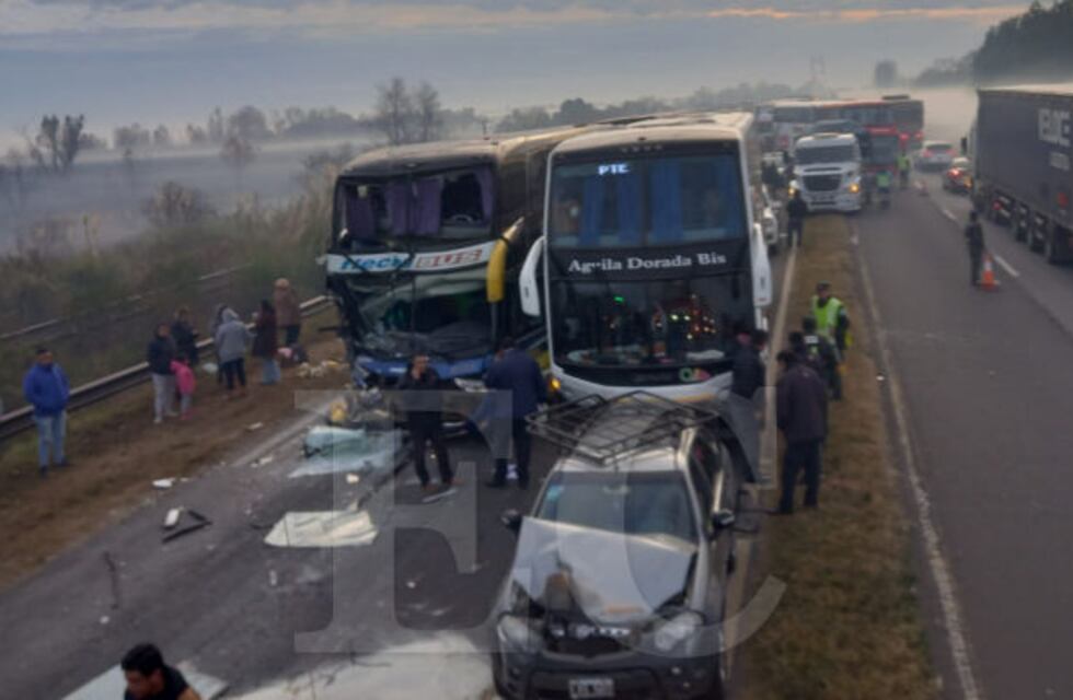 Choque múltiple en la Ruta Nacional 12 mano a Buenos Aires