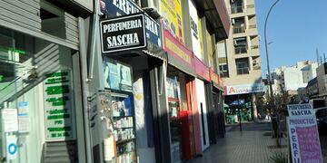 La farmacia y perfumería Sascha en calle Alvear al 500.