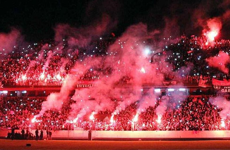 Clásico rosarino: Hinchas de Newell’s realizan el tradicional banderazo previo al encuentro