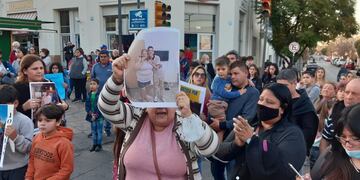 Alta Gracia. Familiares y amigos de Joaquín González reclamaron justicia (LaVoz).