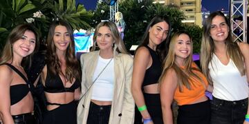 Las novias de los jugadores cordobeses se mostraron disfrutando de la noche qatarí con amigas.