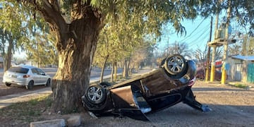 Un espectacular vuelco se produjo en Agrelo, Luján de Cuyo.