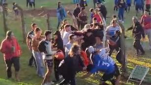 Batalla campal durante un partido de la Liga Amateur en Campo Ramón.