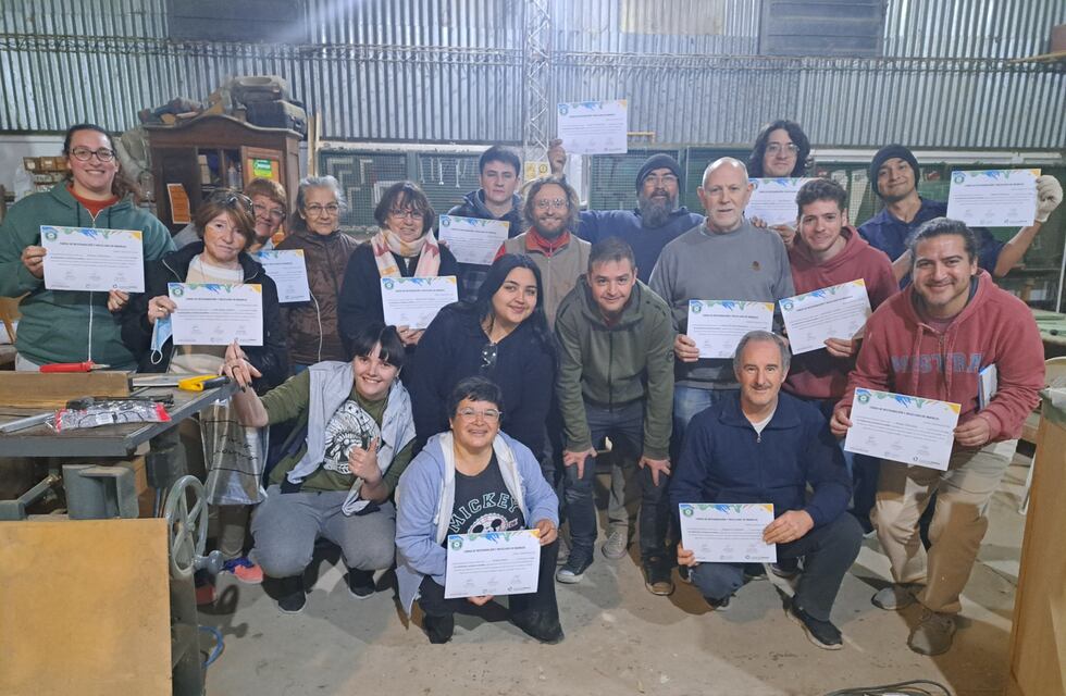 Finalizó el curso de restauración y reciclado de muebles