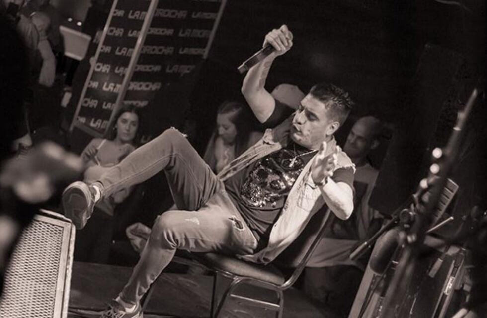 “Kesito” Pavón de nuevo al rescate: ayudó a un fanático que se quedó varado a la salida del baile en Córdoba