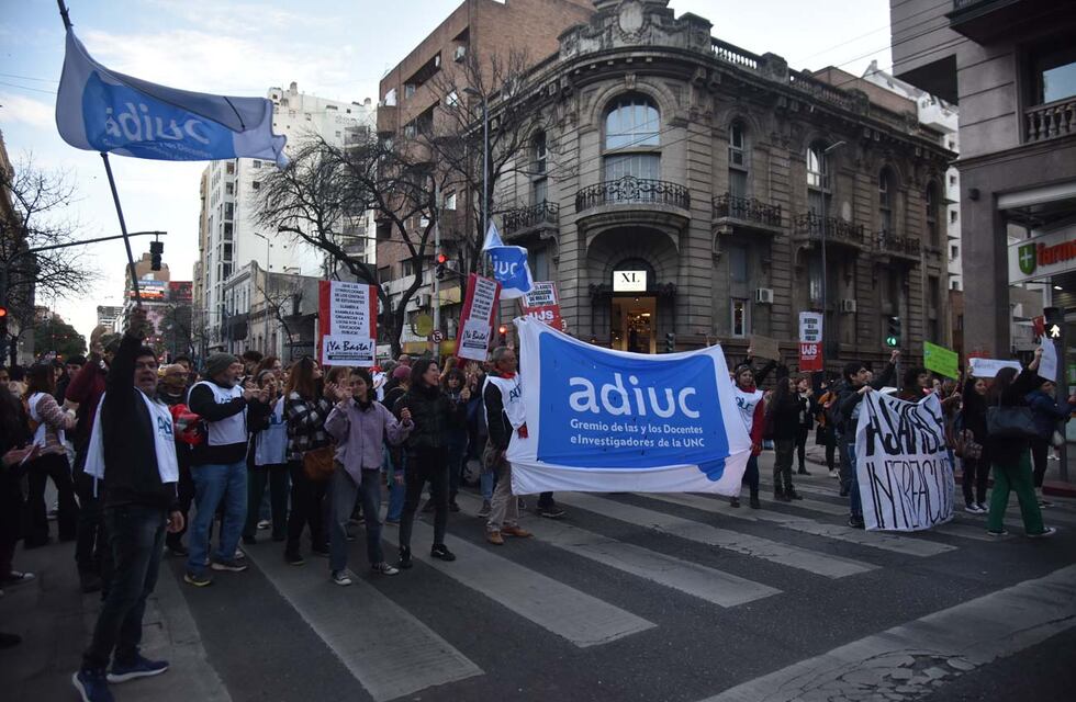 Anunciaron la suspensión de los exámenes y el inicio de las clases en la UNC
