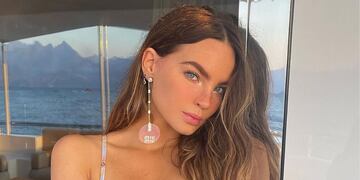 Belinda deslumbró con una foto frente al espejo y un look “total black” deportivo.