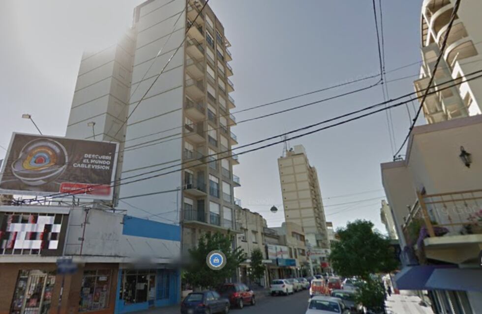 Falleció un adolescente al caer de un noveno piso en un edificio céntrico