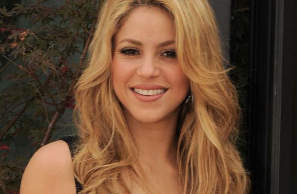¡Muy retro! La reacción de Shakira al ver por primera vez un celular con cámara: “Es peligroso”