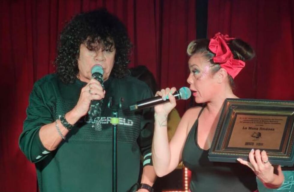 El super festejo de La Mona Jiménez por el Día del Cuarteto en Córdoba: visitó su bar y cantó junto a su hija