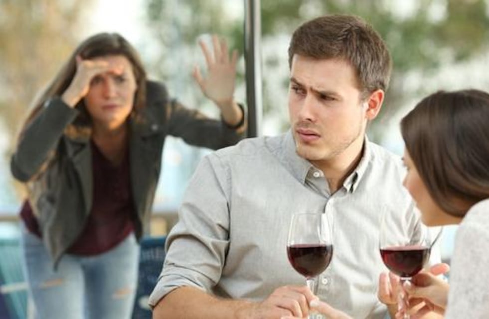 Qué significa olvidar el nombre de personas cercanas, según la psicología