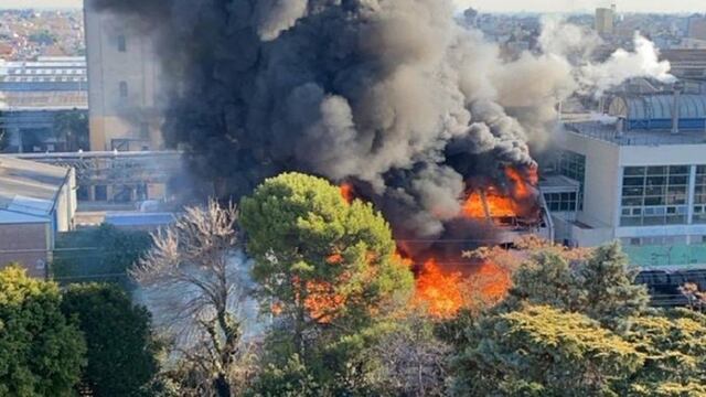 Incendio al lado de la planta de cervecería Quilmes
