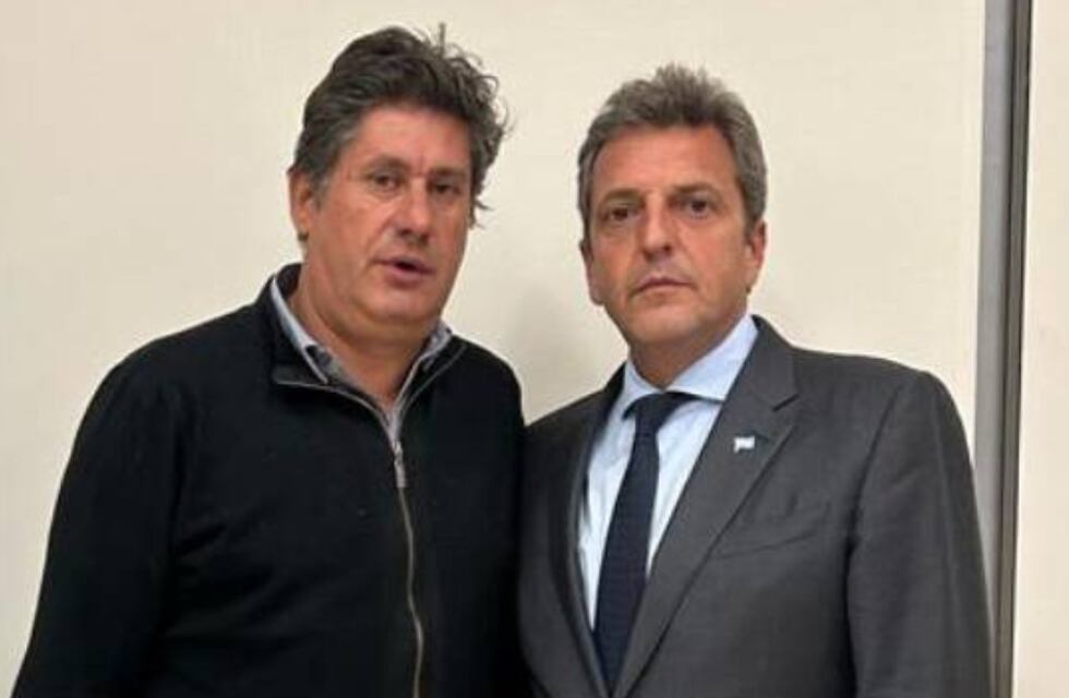 El intendente de Funes militó el voto a Sergio Massa en un insólito lugar: “Va a ser un gran presidente”