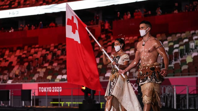 Pita Taufatofua, el abanderado de Tonga en los Juegos Olímpicos Tokio 2020.