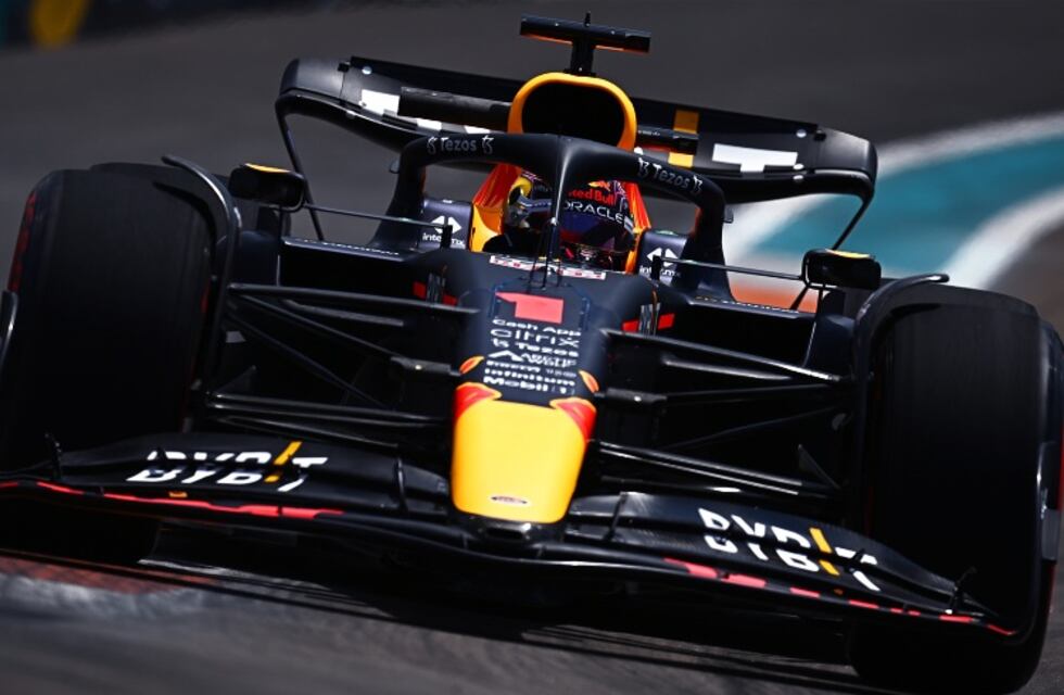 F1: Verstappen reforzó su liderazgo al ganar en Bakú