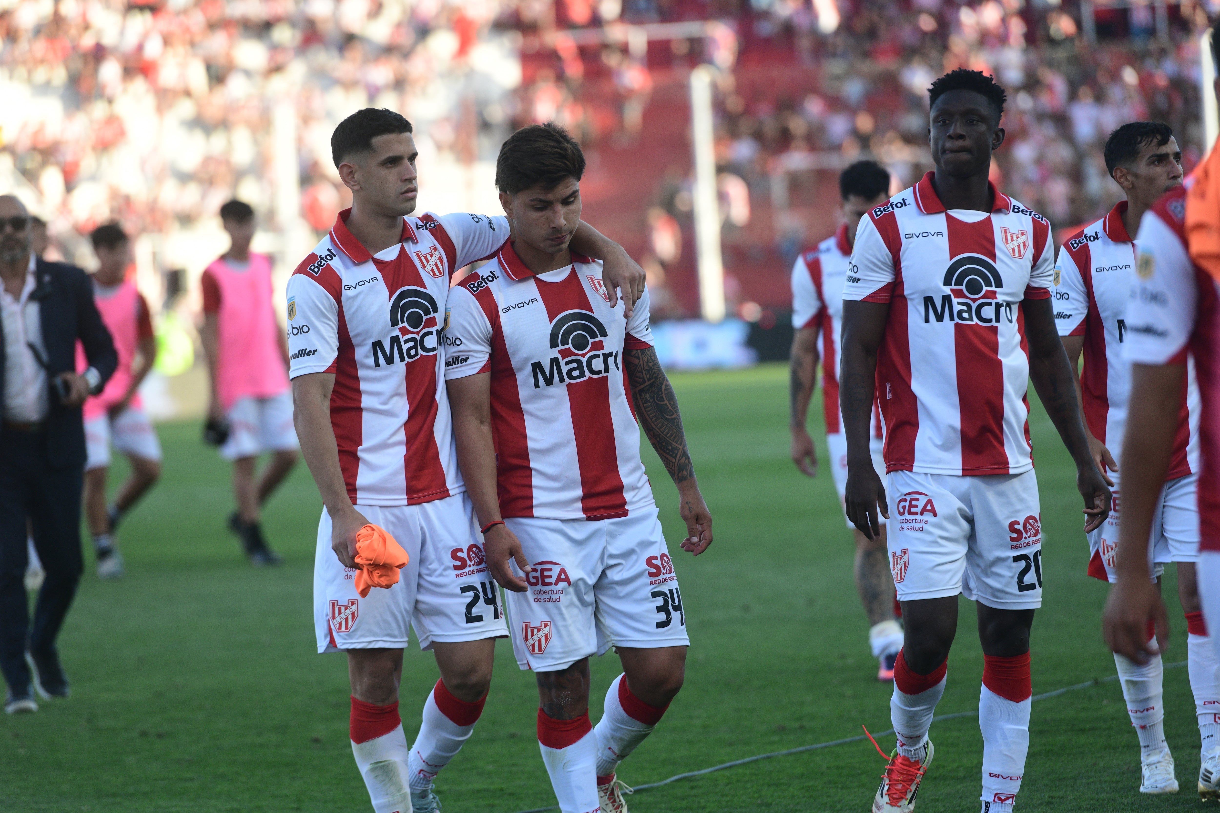 En la cancha de Instituto en Alta Córdoba Instituto y Talleres jugaron un partido intenso por la última fecha de la LPF. (Javier Ferreyra/ La Voz)
