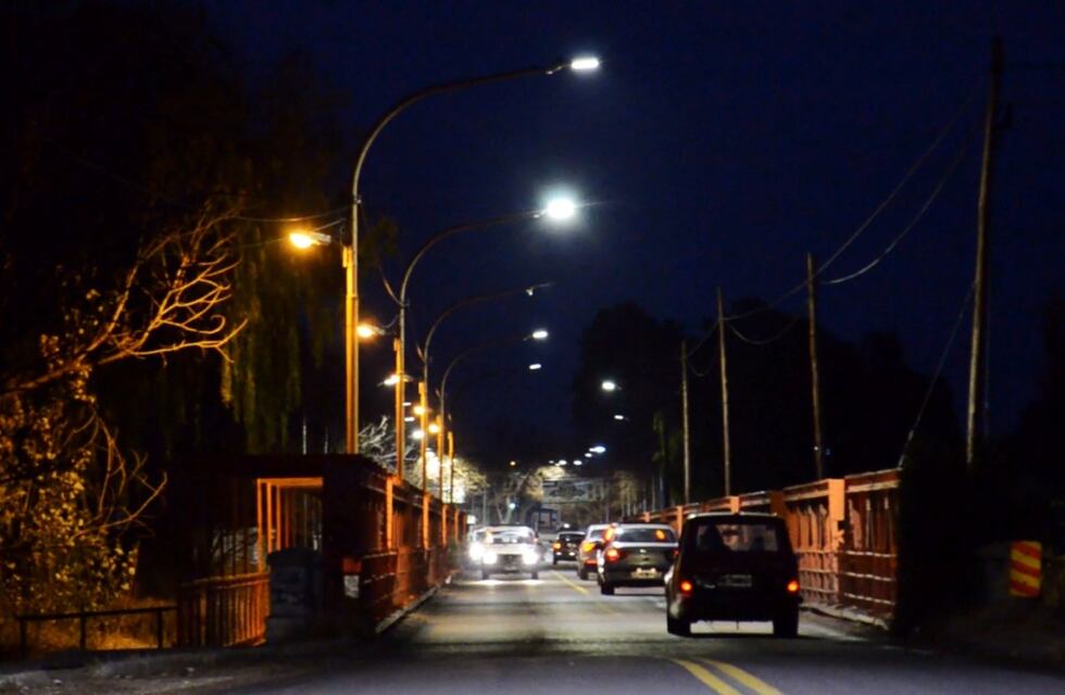 Instalaron nuevas luces en los puentes sobre el río Diamante