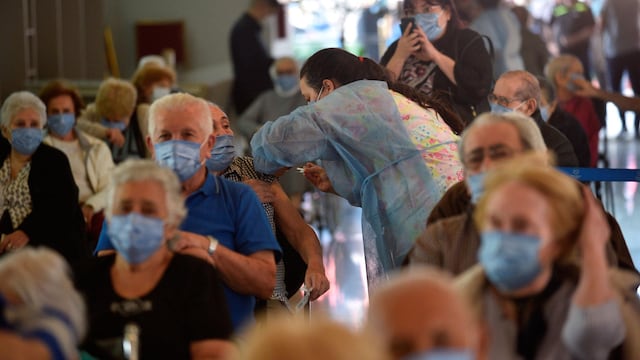 Este lunes prosigue la campaña de vacunación, con primera dósis.