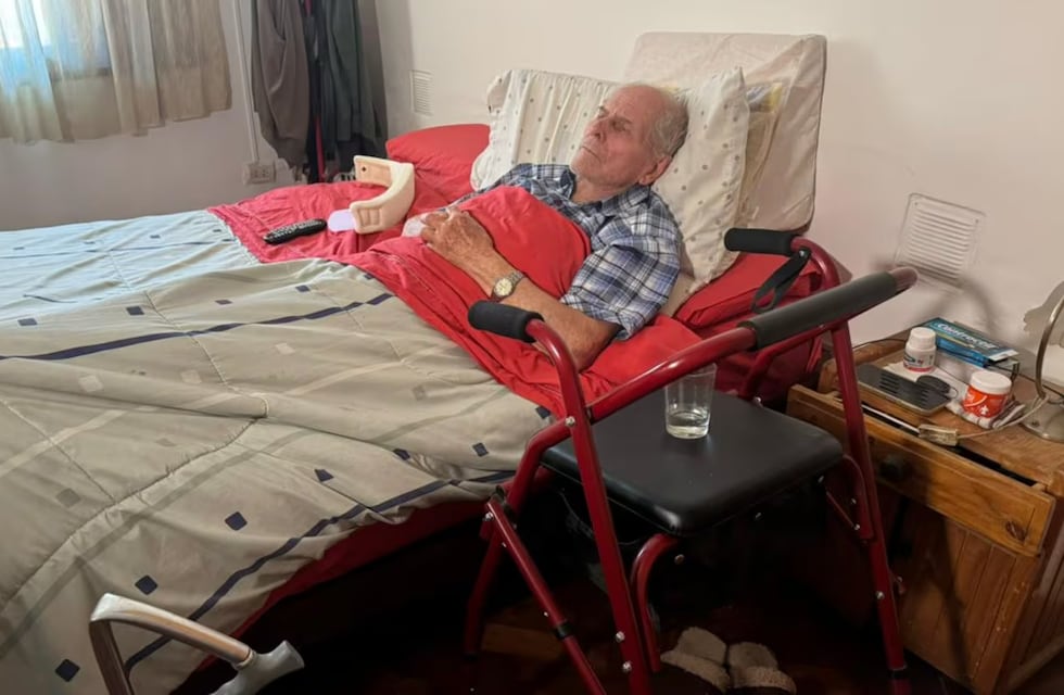 En cama y con miedo de salir: así está el hombre de 84 años que fue atropellado por un colectivo