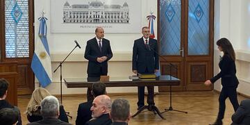 El casildense de 61 años prestó juramento en la capital provincial.