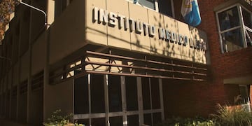El personal del Instituto Médico Legal (IML) debe realizar las autopsias de los cadáveres.
