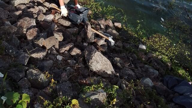 Limpieza de costas en el Lago San Roque