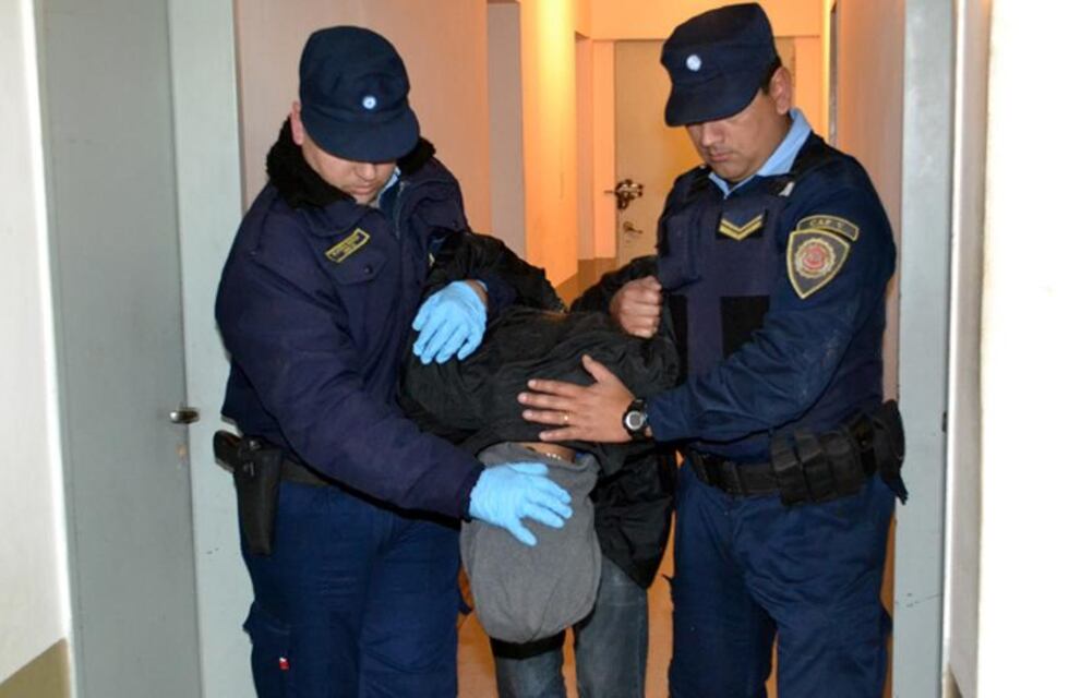 Llamó a la Policía para denunciar un robo y quedó preso por droga