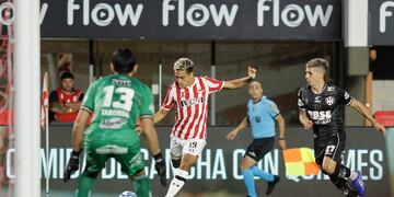 El "Pincha" ganaba desde el arranque con un gol de Cauteruccio a los 7 minutos.