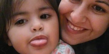 Guadalupe Lucero junto a su mamá, Yamila Cialone.