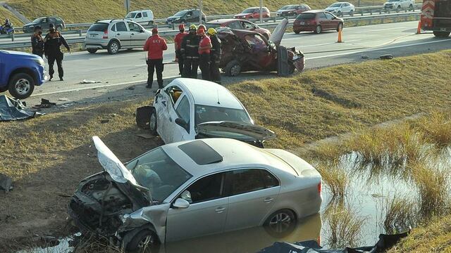 El 17 de mayo, un conductor alcoholizado embistió a dos autos estacionados y provocó la muerte de dos jóvenes. (Javier Ferreyra/La Voz)