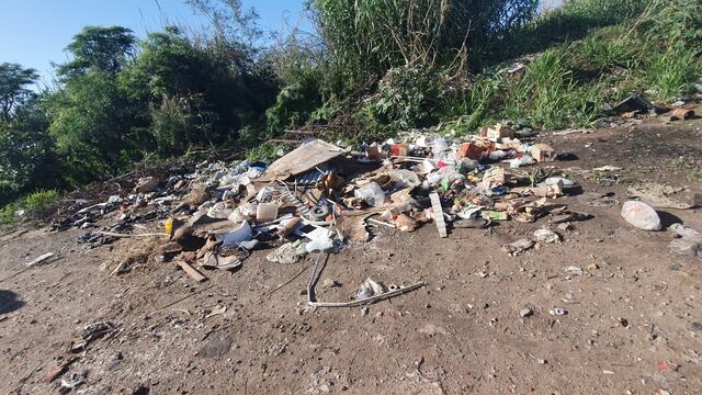 Basura en los caminos rurales de Rafaela